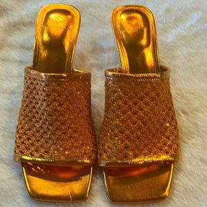 NWOB- Marc Fisher, Orange Woven  Kitten Heels Size 7 1/2